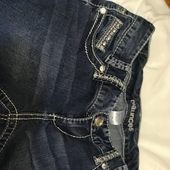 Maurice’s brand Capris SPARKLY - Picture 2 of 3